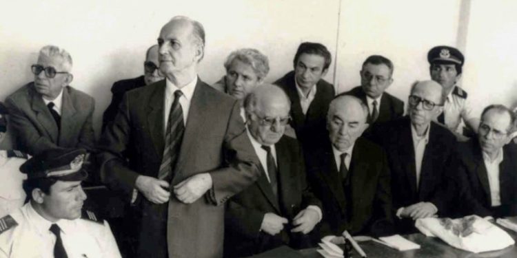 “Kur e takova Dritëro Agollin, pas viteve ’90-të në SHBA-ës dhe e pyeta se; si një komunist i ndershëm, si i shikonte vitet e sundimit enverist në Shqipëri, ai…”?! / Refleksionet e të birit të ish-ministrit të Zogut
