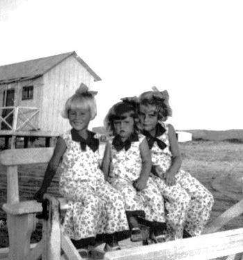 “Ne, s’pranuam të punonim në Savër dhe Handani, tha; le të vijë Enver Hoxha këtu, të më pushkatojë, se unë…”/ Dëshmia e rrallë e tre motrave Hoxha, kushërira të diktatorit, që vuajtën 30 vjet internim