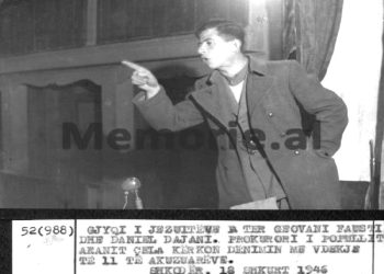“Nana e ‘dëshmorit’, ish-shokut tim të rinisë, që kisha derdhë lot kur mbeti i vramë, çirrej para meje, tuj thanë: ‘Vdekje tradhtarëve’, e tuj m’shikue…”/ Kujtimet e ish-të dënuarit politik, nga SHBA-ja