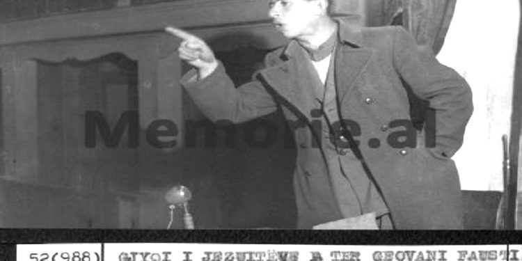 “Nana e ‘dëshmorit’, ish-shokut tim të rinisë, që kisha derdhë lot kur mbeti i vramë, çirrej para meje, tuj thanë: ‘Vdekje tradhtarëve’, e tuj m’shikue…”/ Kujtimet e ish-të dënuarit politik, nga SHBA-ja