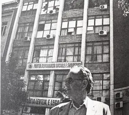 “Kur u bë mbledhja te zyra e Urbanistikë-Projektimit, për të demaskuar Maks Velon, që s’kishte pranuar të jepte shtëpinë si qendër votimi, ai tha…”/ Kujtime nga koha e diktaturës