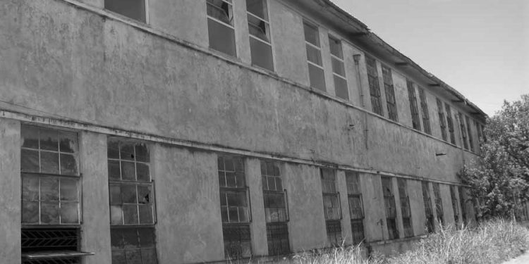 “Në 1967-ën, në repartin e fishekzjarrëve që drejtonte Hajdar Ferra, u dogjën 6 gra, dhe 6 të tjera më pas, prej gabimit fatal të Man Kadiut e Iliaz Kolarit…”/ Incidentet e panjohura në industrinë kimike të Durrësit