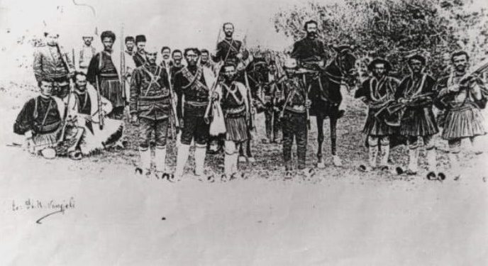 “Ata bukuroshët korçarë, që rrëmbyen sa plasën, rrinë dhe po u sosen të hollat e nuk gjejnë më të rrëmbejnë, pandehin se po ta zaptojë Greqia përsëri Korçën, do të derdhë florinjtë…”! / Shtypi i vitit 1917