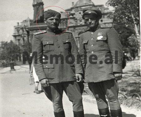 “Kapiten S. Qeleshi dhe toger Xh. Shehu, gjatë udhëtimit për në Bashkimin Sovjetik, në Rumani, ndahen nga shokët, duke mbetur pas vajzash…”/ Raportet sekrete, me aventurat e ushtarakëve, në vitet ‘50-të