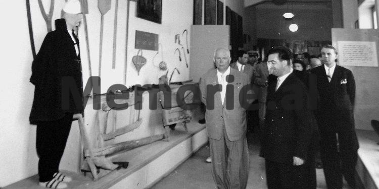 “Pasi Hrushovi u bë çakërrqejf me raki mani dhe babai i vuri një qeleshe në kokë, e të dy filluan të kërcenin e këndonin, udhëheqja ngriu…, por Enveri…”/ Rrëfimi i rrallë i bijës së artistit të famshëm korçar