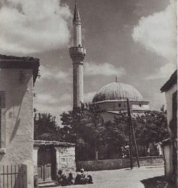 “Ata bukuroshët korçarë, që rrëmbyen sa plasën, rrinë dhe po u sosen të hollat e nuk gjejnë më të rrëmbejnë, pandehin se po ta zaptojë Greqia përsëri Korçën, do të derdhë florinjtë…”! / Shtypi i vitit 1917