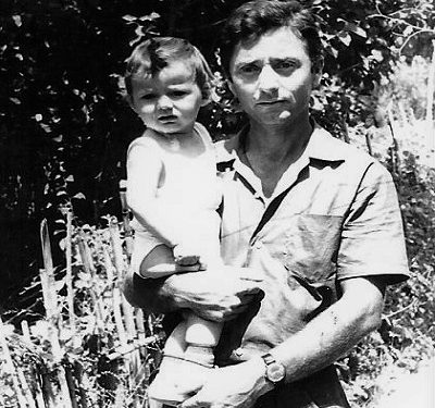 “Që 14 vjeçe, në kazëm e lopatë, mbas dy vitesh u martova në internim, ku më vdiq fëmija i parë dhe pa mbushur ende dy vjet, më burgosën bashkëshortin e…”/ Historia e trishtë e Adriana Radi Dine