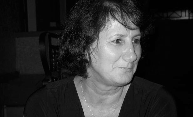 “Që 14 vjeçe, në kazëm e lopatë, mbas dy vitesh u martova në internim, ku më vdiq fëmija i parë dhe pa mbushur ende dy vjet, më burgosën bashkëshortin e…”/ Historia e trishtë e Adriana Radi Dine