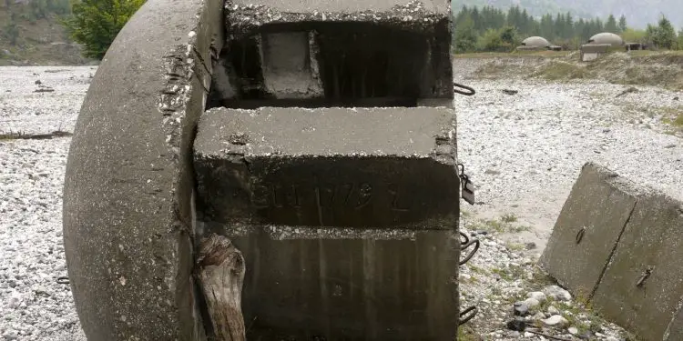“Në ’82-in, pasi u lirova nga burgu, i shkrova një letër Enver Hoxhës, ku i kërkova, të ndalonte bunkerizimin, por më arrestuan përsëri dhe…”/ Dëshmia e rrallë e Josif Zegalit, ish – “Kolonel Bunker”