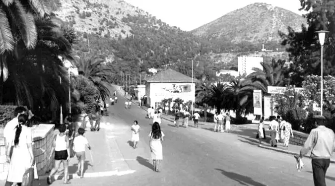 “Të hetohet dhe të gjendet se kush është kjo vajzë, që ka kaluar një natë me turistin e huaj në Hotel-Turizmin e …”/ Shkrimi i revistës së huaj, me ngjarjen erotike që tronditi udhëheqjen e lartë të PPSh-së