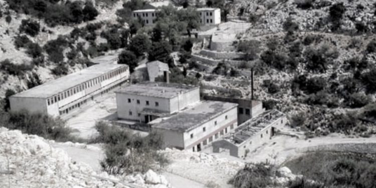 “Burgu famëkeq i Goli-Otokut dhe rrëfimet e njëmbëdhjetë shqiptarëve të burgosur, që vuajtën aty për vite me rradhë, nga Adem Demaçi e Pajazit Jashari, te Ali Aliu dhe…”/ Refleksione për represionin titist