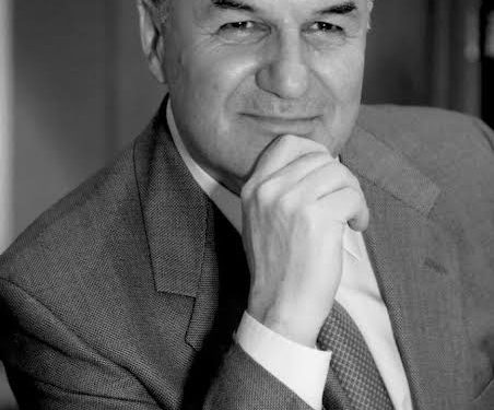 Gazetari dhe publicist i njohur, Ilir Ikonomi e “kthen” ‘Apostullin’ Fan S. Noli, në New York, pas 117 vitesh