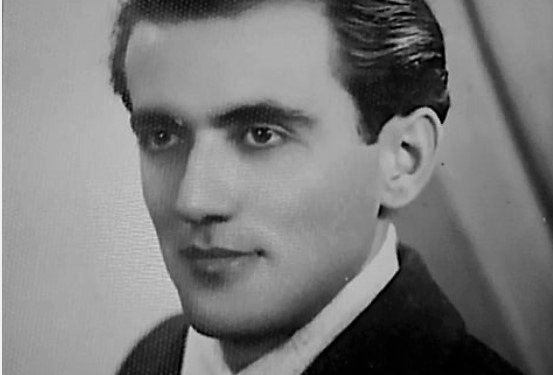 “Babai dinte tetë gjuhë të huaja dhe shkroi pa e ditur njeri, për 40 vjet, por në ’87-ën, kur do ikte në Itali, mori fshehtas romanin e tij, ‘Syri i Polifemit’…”/ Historia e panjohur e shkrimtarit poliglot