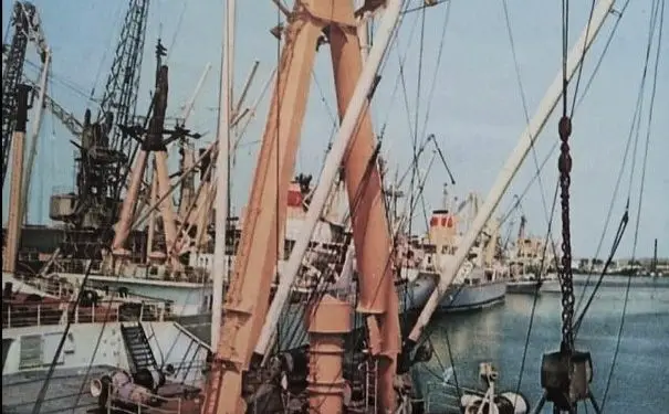 “Nga avioni që fluturonte sipër nesh, më thanë në radio; të urdhërojmë të fikësh motorrin dhe të na presësh për kontroll, sipas konventës së OKB-së, për luftën në Bosnje…”! / Kujtimet e ish-kapitenit të anijes “Vlora”