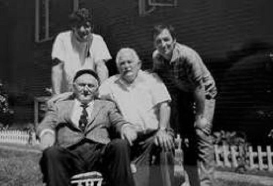 “Më 19 dhjetor ‘81, ne të Radios ‘Zani Atdheut’, dhamë të zgjeruar lajmin për vdekjen e Mehmet Shehut, sipas ‘New York Times’, e cila thoshte…”/ Dëshmia e rrallë e ish-gazetarit të “Zëri i Amerikës”!