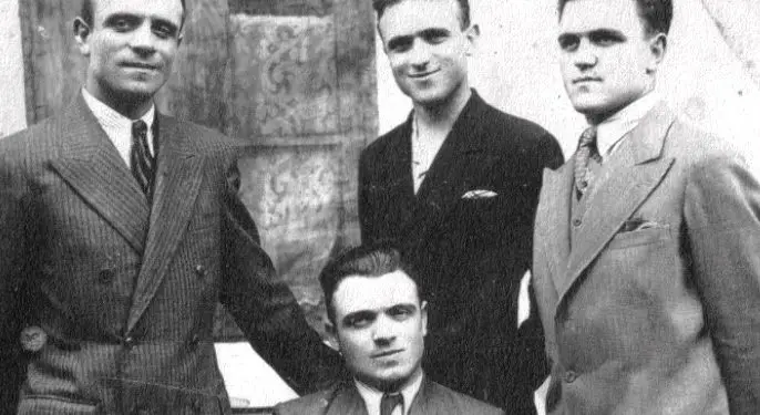 “Komunistët prishën varrin e gjyshit tim në Gjirokastër dhe eshtrat ia hodhën rrugëve, kurse në ’91-in, ata masakruan gjyshen me thika, por vrasësit…”/ Dëshmia tragjike nga SHBA-ja, e pinjollit të familjes së famëshme