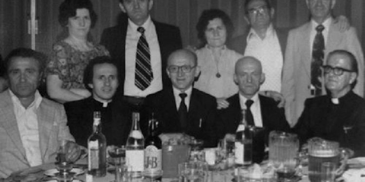 “Më 19 dhjetor ‘81, ne të Radios ‘Zani Atdheut’, dhamë të zgjeruar lajmin për vdekjen e Mehmet Shehut, sipas ‘New York Times’, e cila thoshte…”/ Dëshmia e rrallë e ish-gazetarit të “Zëri i Amerikës”!