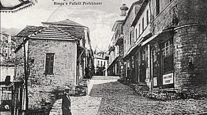 “Ishte matur t`i shkruante ‘Komandantit’, Enverit, ish-nxënësit të tij, por dikush e kish këshilluar: pse të shfaqesh i pakënaqur, apo të haçë…”! Historia e panjohur e, mikut të ngushtë të Nolit