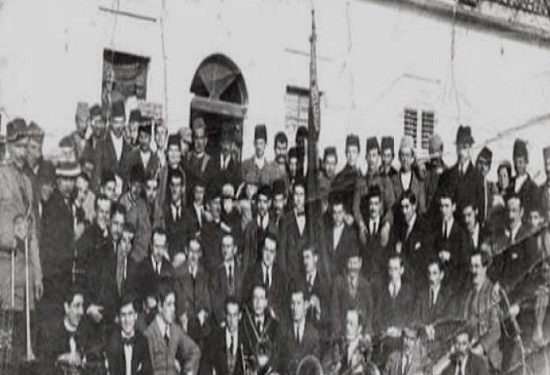 “Kur Ndrek Luca, shpalli ‘Laureat’ të festivalit, ish-të burgosurin politik, i cili drejtonte grupin e Komunales që zuri vendin e parë për…”/ Historia e panjohur e aktorit dhe regjisorit shkodran, Ndoc Deda