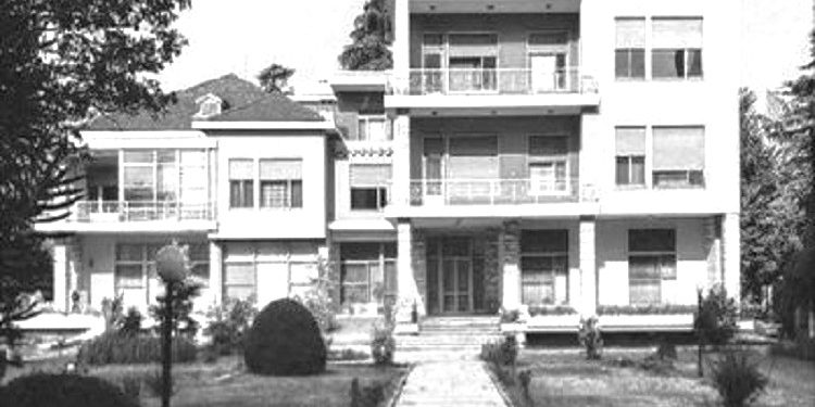 “Nexhmija s’ ishte si Enveri, kishte shumë pretendime; pse, shapkat do hamë ne?!- na thoshte. Donte mish të pjekur, pasha-qofte, qifqi dhe…”/ Dëshmia e kuzhinieres së Shtëpisë së Pritjes në Gjirokastër