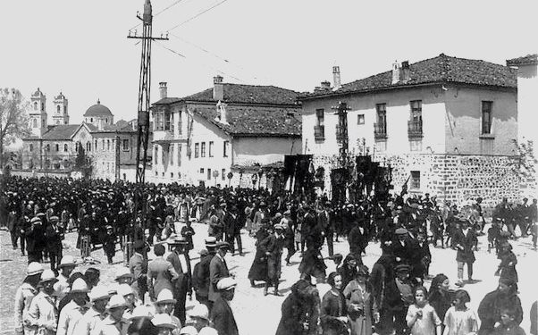 “Papa Llambro Ballamaçin, e masakruan me bajonetat e armëve dhe po atë ditë, andartët vranë edhe vëllanë e tij, Sotirin, si dhe V. Tallabakun e V. Balojanën…”/ Masakra greke e vitit 1914, në Korçë