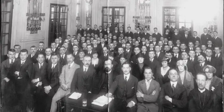 “T’i bëhet presion Fan Nolit, që të japë dorëheqjen nga ‘Kryetar Nderi’ i ‘Vatrës’ dhe si përkrahës i kriminelëve, ndryshe ne do të detyrohemi, ta demaskojmë atë…”/ Dosjet e panjohura të Sigurimit të Shtetit