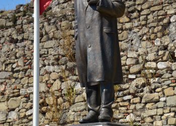 “I got my first lessons from Napoleon Sava, while we took the courses with professor Leon Çika, who, as soon as he finished the Academy of Arts, came to Gramsh and…” / The memoirs of the well-known sculptor, Bujar Kapllani.