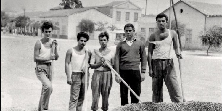 “Në kampin e Siros, të arratisurit kishin afishuar një parullë të madhe: ‘Shpëtoni Shqipërinë nga terrori i kuq’, ‘Zhdukni Hoxhën e ndyrë dhe bandën e tij, nga Shqipëria…”/ Studimi i historianit shqiptar