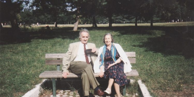 “Më 20 shkurt ‘91, në aeroportin e Bolonjës, një grua e vjetër në moshë, i afrohet Valentinit dhe e pyet; më fali, ju jeni…” ?! / Historia e pabesueshme e ish-të burgosurit, që u takua pas 47 vitesh, me gruan e tij italiane