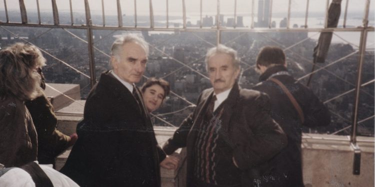 “Më 20 shkurt ‘91, në aeroportin e Bolonjës, një grua e vjetër në moshë, i afrohet Valentinit dhe e pyet; më fali, ju jeni…” ?! / Historia e pabesueshme e ish-të burgosurit, që u takua pas 47 vitesh, me gruan e tij italiane