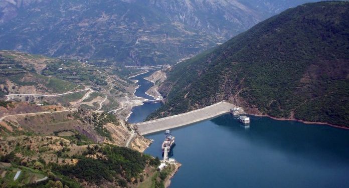 “Argjilat e digës së Fierzës, kishin më shumë lagështi, aq sa u pengua puna për ndërtimin e Hidrocentralit, pati debate në Qeveri dhe më akuzuan si sabotator…”/ Rrëfimi i rrallë i ish-ministrit të Ndërtimeve