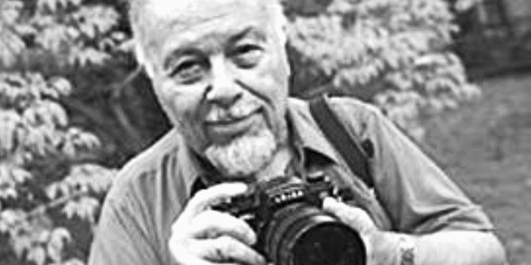 “Enver Hoxha e ka mbyllur vendin për ‘spiunët, hipitë dhe huliganët’, flokët e gjata e minifundet, blu-xhinset dhe grimi, janë tabu, s’ka drogë, kurse seksi para…”/ Reportazhi i gazetarit turk, në vitin 1980
