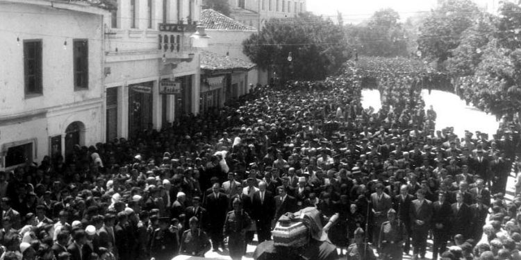 “Çfarë më tha Hilmiu në spital, pak minuta para se të ndërronte jetë dhe përgjigjia që më dha Enver Hoxha, në zyrën e tij, kur…”/ Dëshmia e rrallë e gruas së gjeneralit çam, për misterin e vdekjes në Shkodër