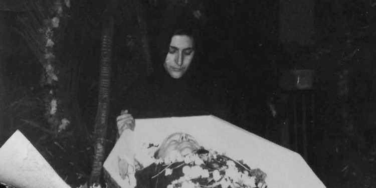 “Çfarë më tha Hilmiu në spital, pak minuta para se të ndërronte jetë dhe përgjigjia që më dha Enver Hoxha, në zyrën e tij, kur…”/ Dëshmia e rrallë e gruas së gjeneralit çam, për misterin e vdekjes në Shkodër