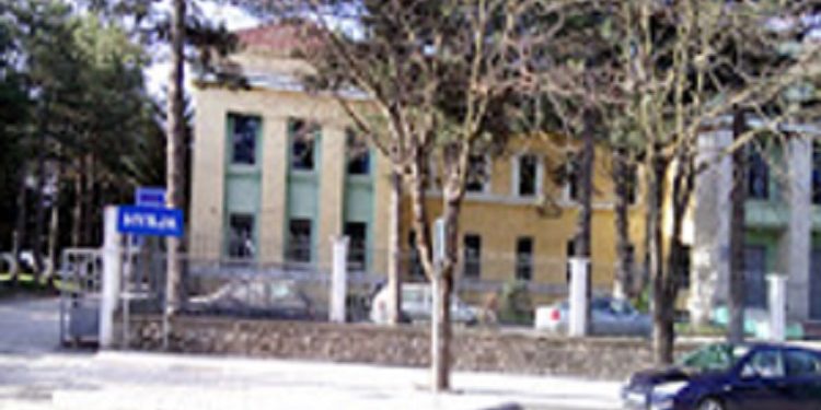 “Me vaksinat që solli nga Athina, shpëtoi jetën e dhjetëra fëmijëve, kurse për dy djemtë tij, nuk i teproi asnjë dozë dhe ata…”/ Historia e panjohur e mjekut të famshëm korçar, i diplomuar në Greqi