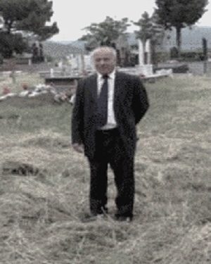 “Polici i ‘Burgut 313’ të Tiranës, që erdhi me ata të Sigurimit, i tregoi babait tim në mirëbesim, se kishin sjellë Fiqret Shehun, për…”/ Dëshmia e rrallë e ish-rojtarit të varrezës Zejmenit
