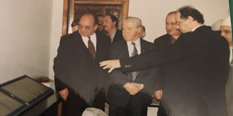 “Në Tetovë ka gruan dhe babanë, është anëtar i ‘Ballit Kombëtar’, dyshohet se punon për policinë, jeton në Damask …”/ Dosja sekrete e UDB-së, për kryetarin e ‘Lidhjes Kosovare’ të SHBA-së, që vdiq 103 vjeç