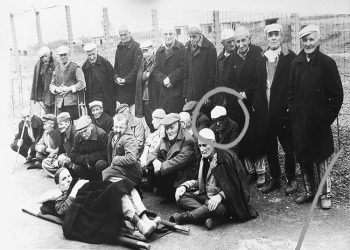 “From Dom Frano Illia, Mikel Koliqi, Nikoll Troshani and Lec Sahatçia, to Eduart Vata, Mandi Koçi, Ziso Vangjeli, Ali Kaziu, Urim Elezi, etc., who…”/ A rare photo of 25 prisoners of Zejmeni, in ’85