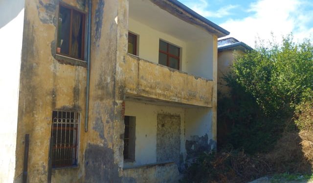 “Si i lirova nga salla e gjyqit, katër shokët e mi të fëmijërisë, që kishin rrahur e plagosur përgjegjësin e tyre në burgun e Torovicës…”?! / Kujtimet e ish-prokurorit, miku i “vagabondëve” të Shkodrës