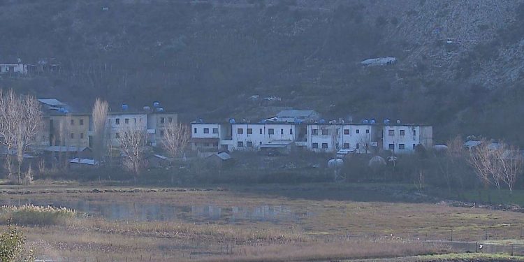 “Si i lirova nga salla e gjyqit, katër shokët e mi të fëmijërisë, që kishin rrahur e plagosur përgjegjësin e tyre në burgun e Torovicës…”?! / Kujtimet e ish-prokurorit, miku i “vagabondëve” të Shkodrës