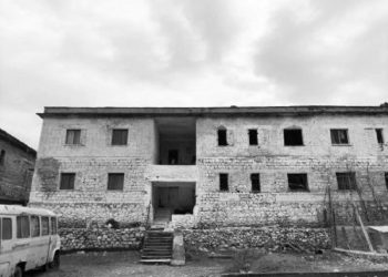 “Si i lirova nga salla e gjyqit, katër shokët e mi të fëmijërisë, që kishin rrahur e plagosur përgjegjësin e tyre në burgun e Torovicës…”?! / Kujtimet e ish-prokurorit, miku i “vagabondëve” të Shkodrës