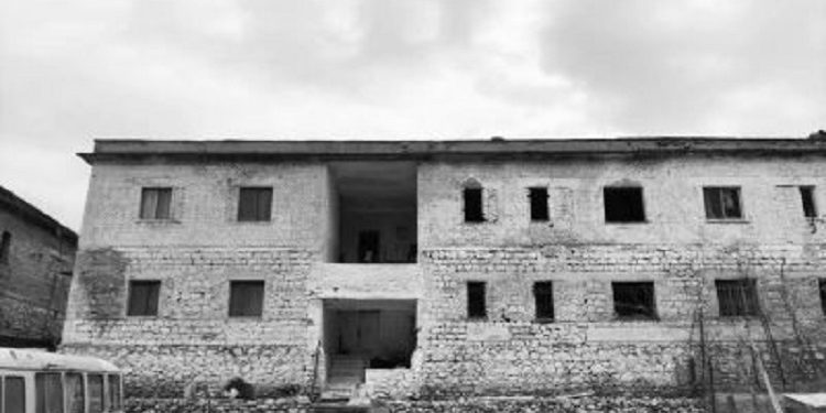 “Si i lirova nga salla e gjyqit, katër shokët e mi të fëmijërisë, që kishin rrahur e plagosur përgjegjësin e tyre në burgun e Torovicës…”?! / Kujtimet e ish-prokurorit, miku i “vagabondëve” të Shkodrës