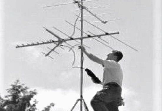 “Te një pallat te ‘Rruga e Durrësit’, pranë Ambasadës Jugosllave, mu atje ku kishte aq shumë spiunë, Kirovi, një qefli i madh televizori, kishte vendosur një…”/ Historia e “mjeshtrit” që sfidoi diktaturën