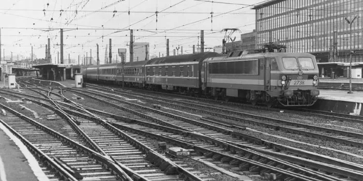 “Si e sollëm në Shqipëri të lidhur këmbë e duar me zinxhirë, nipin e Hysni Kapos, diplomat në Pragë, i arrestuar nga dogana austriake, për kontrabandë duhani dhe…”/ Dëshmia e rrallë e ish-zbuluesit