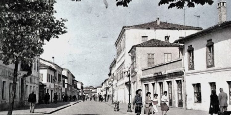 “Tonin, e sa net kemi kaluar te ajo dhomë e dashur, ku ti me Justin, këndonit gjer në të dalë të diellit, o Zot, çfarë kënaqësie…”!/ Kujtimet e ish-prokurorit liberal, miku i artistëve shkodran