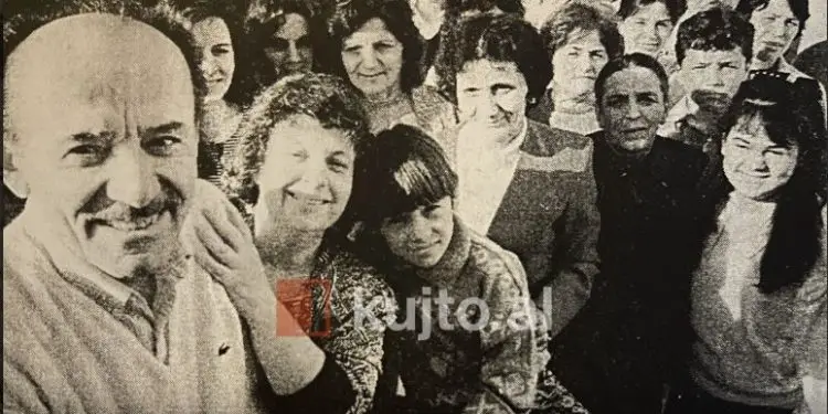 “Pak kohë pas arratisjes sime në Greqi, ku s’pranova të vihesha në shërbim të tyre, kur nëna ime ndodhej në pazarin e Fierit, iu afrua një oficer i Sigurimit e, me zë të ulët…”/ Dëshmia e rrallë nga SHBA-ja