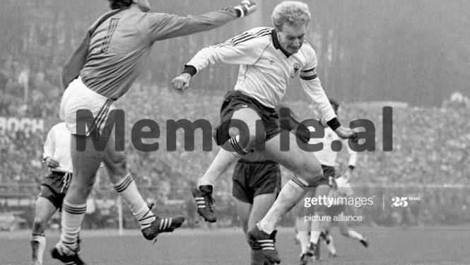 “Për vlersimin që i kishte bërë Jashini, në ndeshjen  e luajtur në Moskë, duke e quajtur ‘Shqiponjë’, Qemal Vogli, kërkoi të shkonte te varri i tij, por…”/  Historia e panjohur, e legjendave të portës