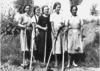 “Kur mësuesi në Tepelenë, më ndaloi dhe më pyeti; nëse unë e doja babën tim, e i thashë po, ai mori vizoren dhe më goditi…”/ Dëshmia e rrallë e ish-të internuarit, Simon Mirakaj