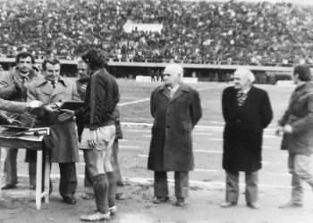 “Edhe pse në fushë u futën titullarët e Komitetit të Partisë dhe Degës së Brendshme, duke e kërcënuar, Xhelal Juka, s’pranonte të dilte nga loja, pasi…”/ Historia e panjohur e ndeshjes së 15 majit 1951