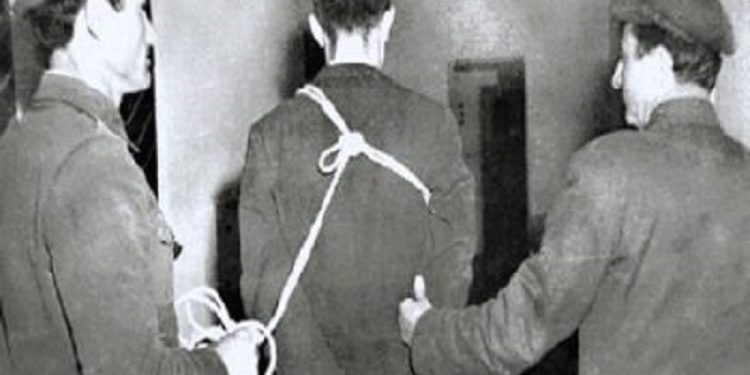 “Unë kam vuajtur 34 vjet, 8 muaj e 3 ditë në burgjet e Enver Hoxhës, pasi më kishte kthyer UDB-ja dhe kur u lirova në 1989-ën, hyra në ambasadën italiane…”/ Historia e panjohur e gazetarit të “Zëri Amerikës